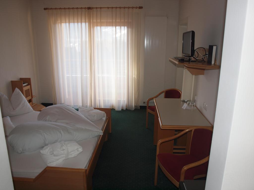 Sporthotel Rasen Rasùn di Sotto エクステリア 写真