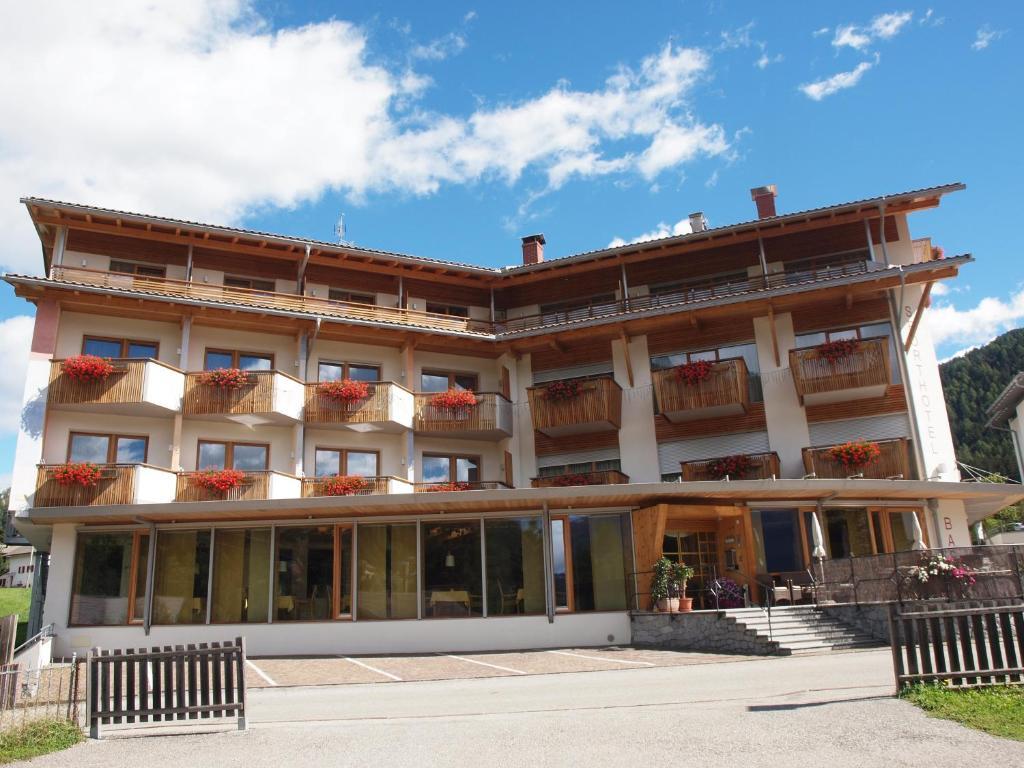 Sporthotel Rasen Rasùn di Sotto エクステリア 写真